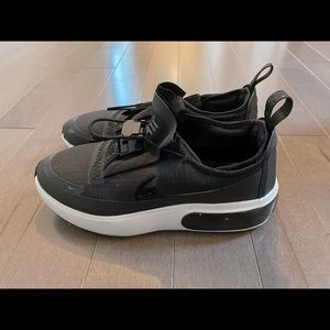 NIKE Air Max Sneakers